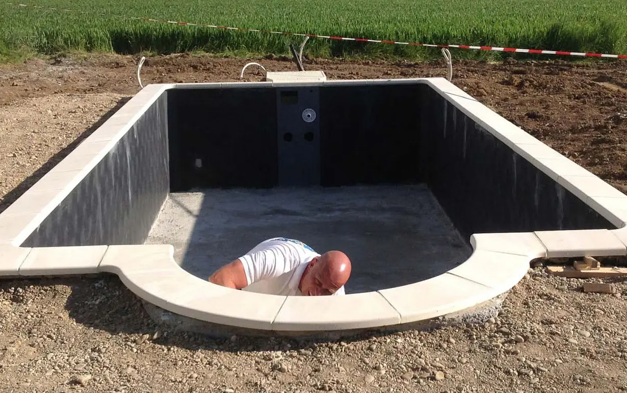 Poolbau Bregenz Kontrolle Pooltreppe