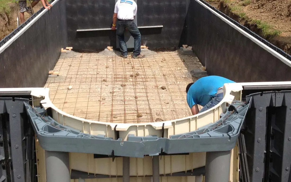 Poolsystem wird montiert Bregenz